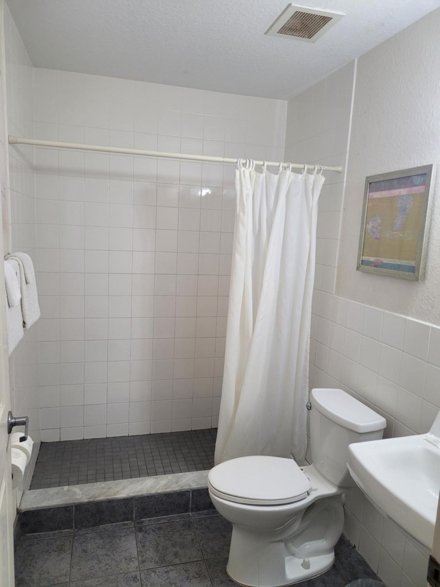 غرب شاطئ بالم Queens Lodge Motel المظهر الخارجي الصورة
