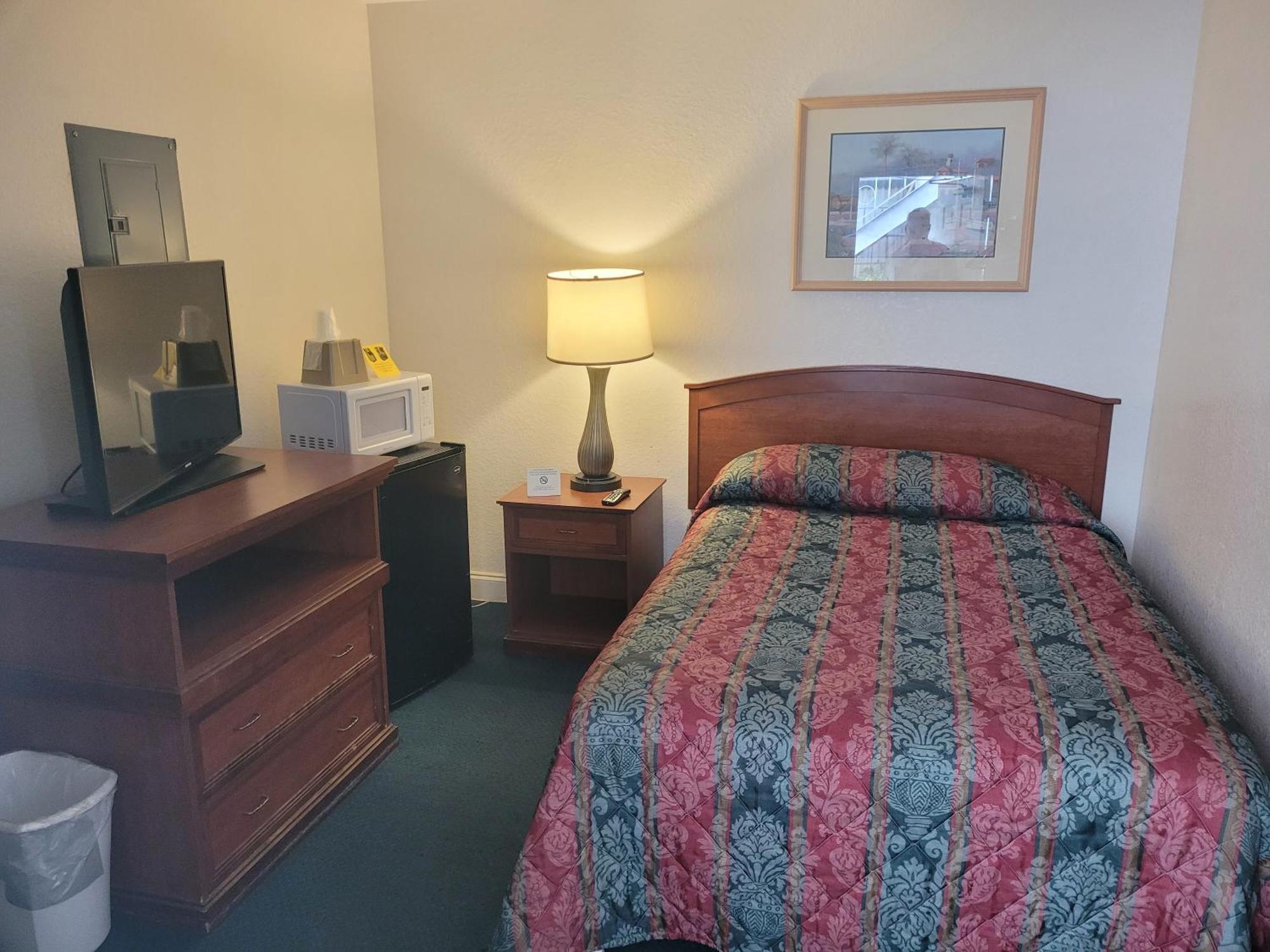 غرب شاطئ بالم Queens Lodge Motel المظهر الخارجي الصورة